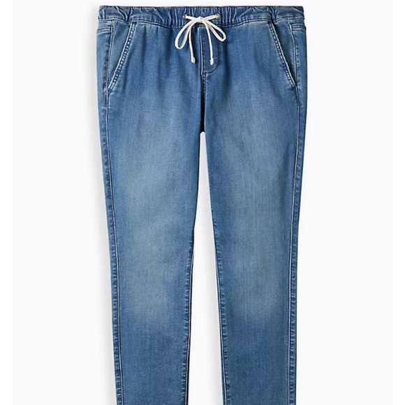 torrid Denim - Torrid Pull-On Boyfriend Straight Super Soft Mid-Rise Jean Size 0 Short